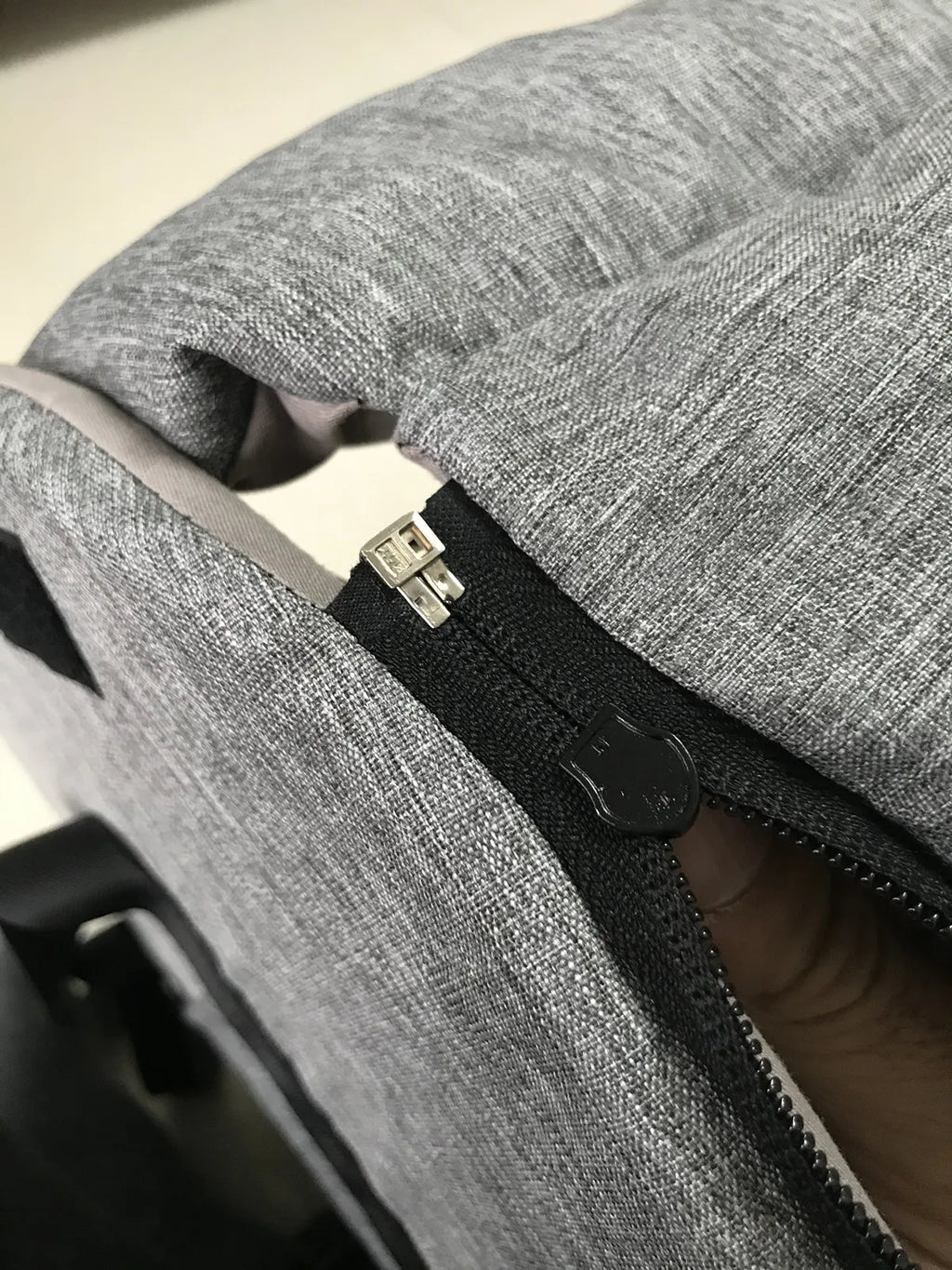 Pet Products Portable Console Booster Dog Car Seat & Carrier for Small Dogs & Cats,Car Seat for Center Car Armrest Safety Tether